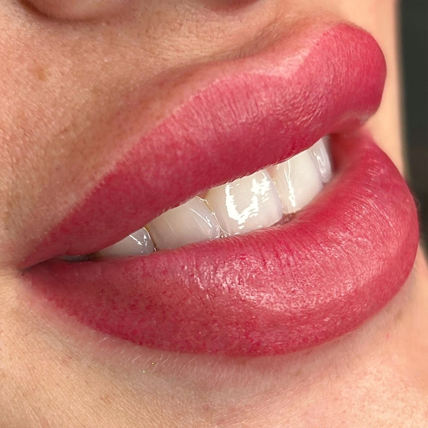 Micropigmentación en labio diseño de labios mistura tattoo 2